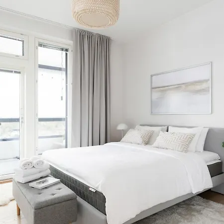 Luxury Penthouse With Stunning Sea Views & Private Sauna Apartmán